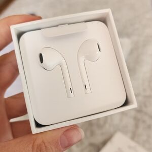 Apple White EarPods with Lightning Connector